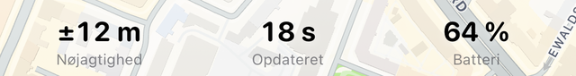 Tre tal side om side: ±12 m Nøjagtighed, 18 s Opdateret, 64 % Batteri.